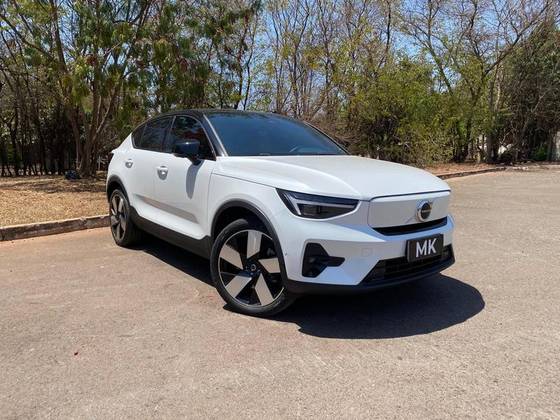 VOLVO C40 P8 RECHARGE PURE ELECTRIC AWD
